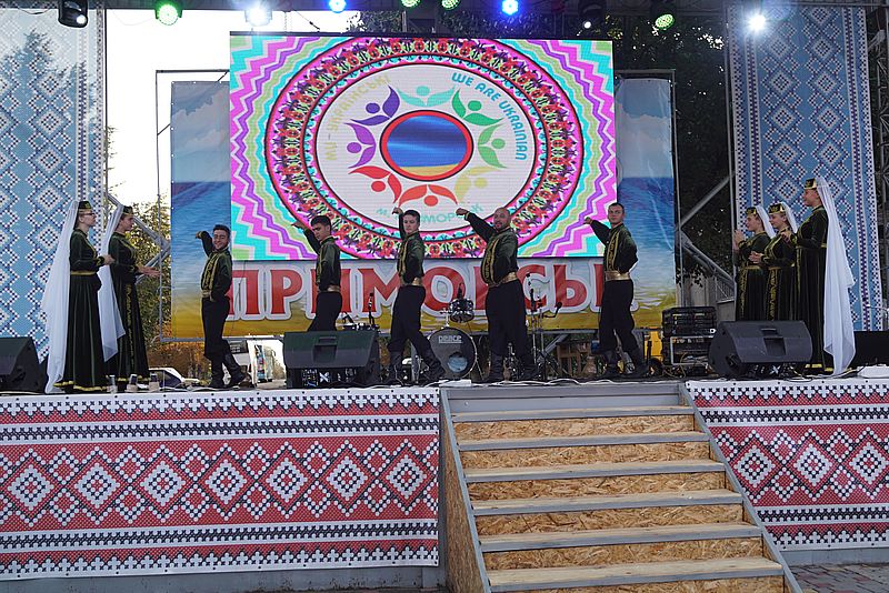 Счастливцевские коллективы открыли гала-концерт фестиваля 