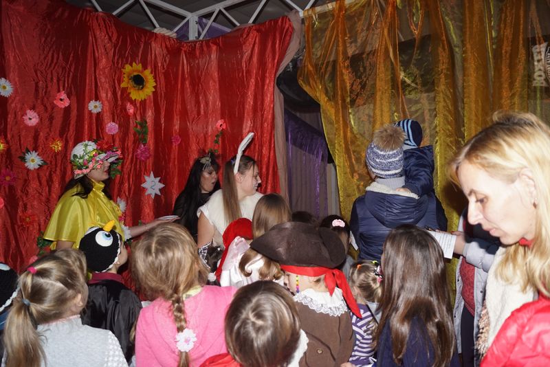 Счастливцевские дети отгадывали магические загадки и украшали елку